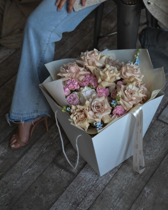 Коробка для переноски цветов