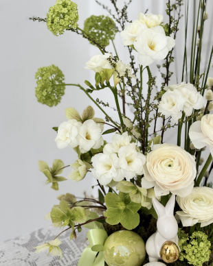 the Easter arrangement ‘The Tenderness of the Moment’ 