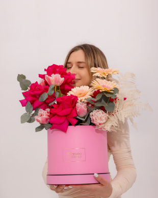 Коробка с цветами "Элеонора"