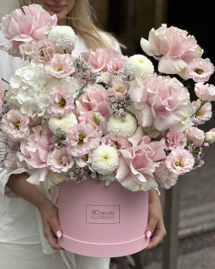 Box with flowers "Warmth and tenderness"