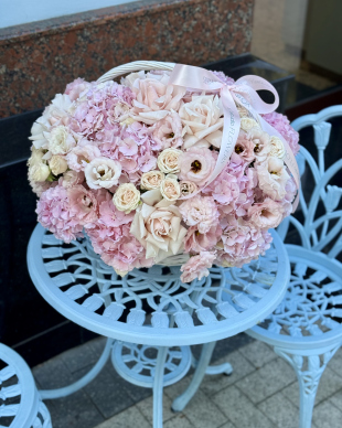 "Marshmallow Compliment" Flower Basket