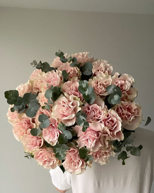 Bouquet of pink French roses