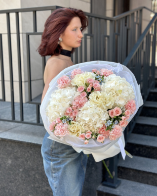 Bouquet with hydrangeas and spray roses.