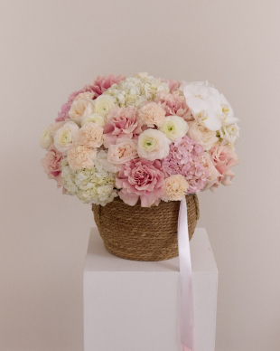 Coș cu flori „Vis delicat”