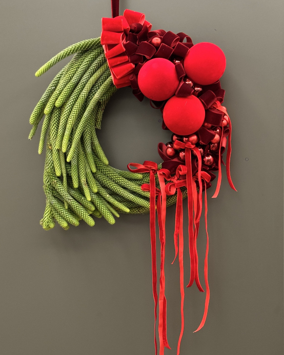 Рождественский венок "Араукария и бархат"