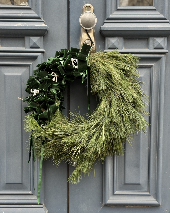Pine wreath with velvet