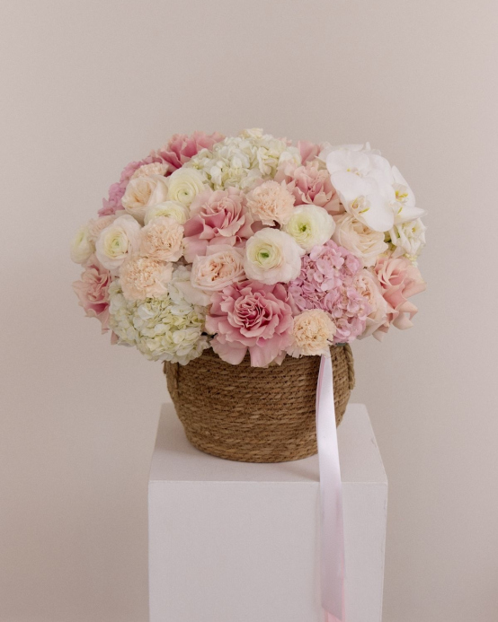 Coș cu flori „Vis delicat”