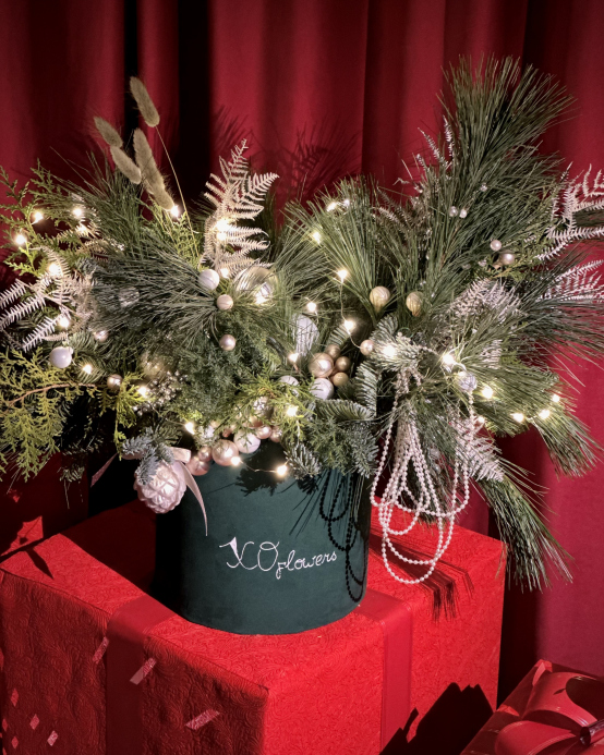 New Year's composition in a velvet box