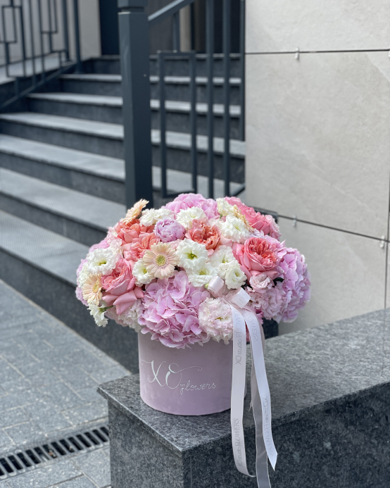 Box with flowers "For love"