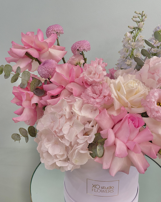 Box with flowers "A delicate gloss"