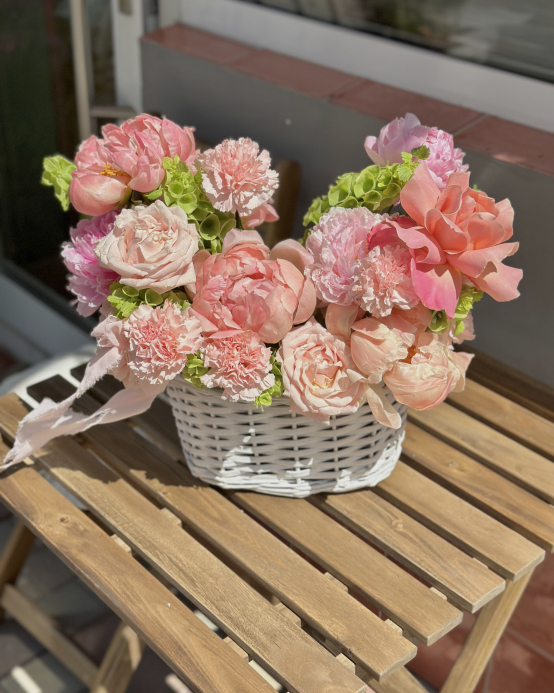 Basket with flowers "Glints of Summer"