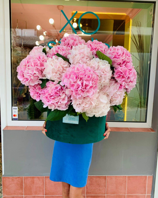 Box with hydrangea "She's the only one!"