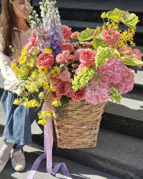 Корзина с цветами "Яркое воспоминание"