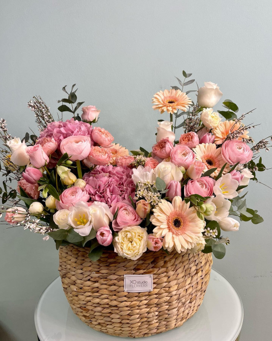 Basket with flowers XL