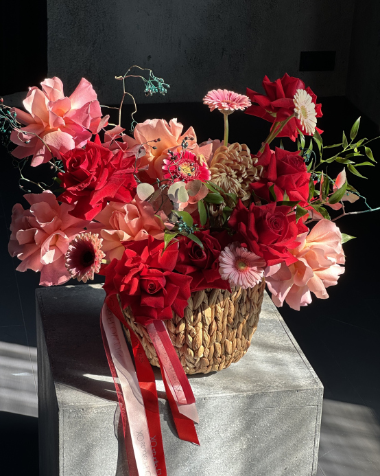 Basket with flowers "A touch of fall"