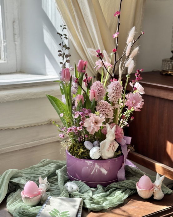 Easter arrangement ‘Raspberry Jam’