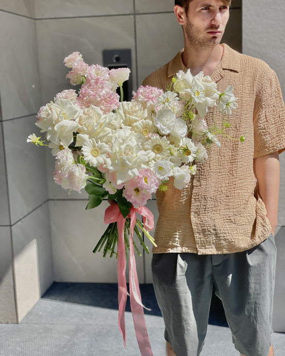 Flower bouquet white and pink