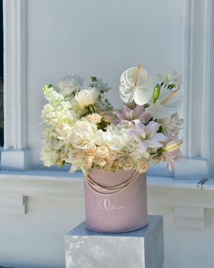 Box with flowers “Pearl Love”