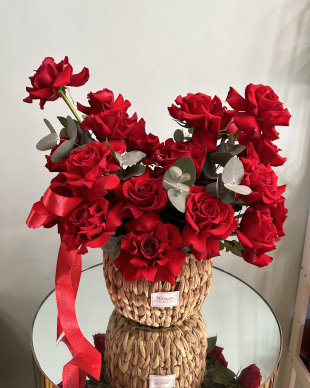 Basket with roses "Azalia"