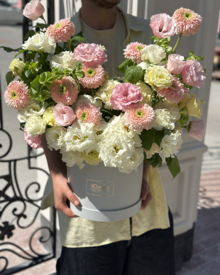 O cutie cu flori „Vis de vară”