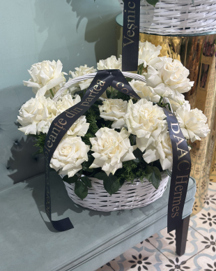 Cos funeral cu trandafiri albe