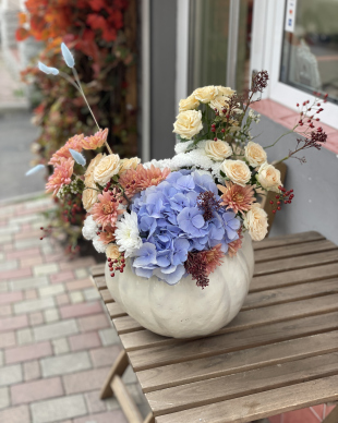 Flower arrangement in a pumpkin