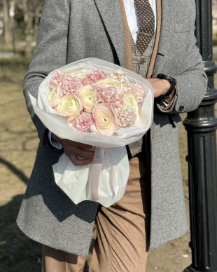 Buchet "Ranunculus si hiacint"