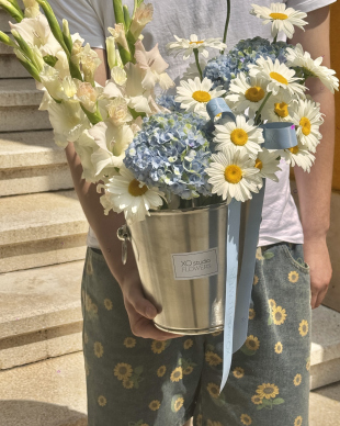 Compoziție florală în șampanieră