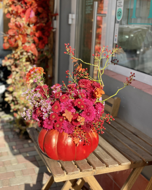 Flower arrangement in a pumpkin