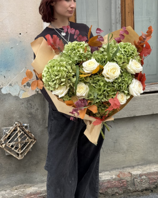 Bouquet with Green Hydrangea and Roses