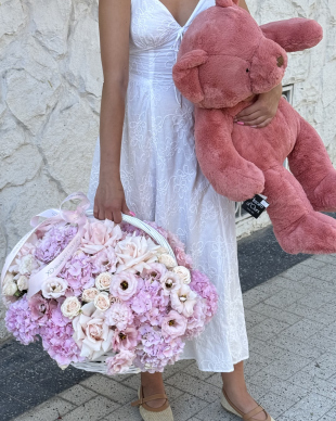 "Marshmallow Compliment" Flower Basket