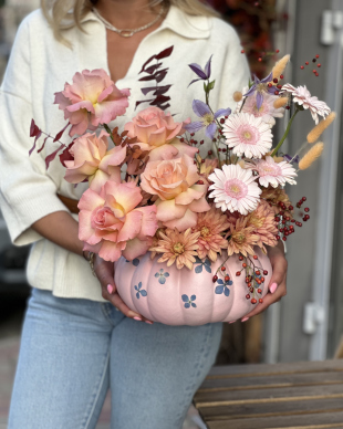 Flower arrangement in a pumpkin