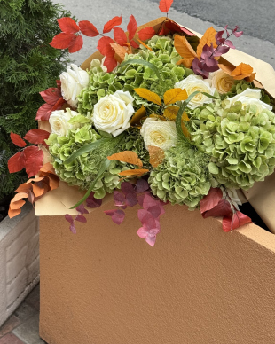Bouquet with Green Hydrangea and Roses