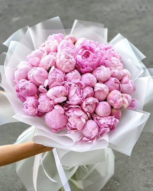 A bouquet of pink peonies