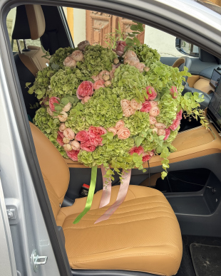 Premium “Matcha” Bouquet