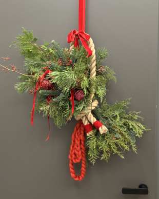 Рождественский венок на дверь "Петелька"