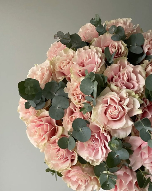 Bouquet of pink French roses
