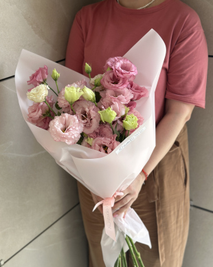 Buchet "Eustoma roz"