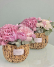 Romantic basket with flowers XS