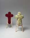 Aranjamente florale funerare. Cruce din flori