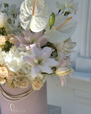 Box with flowers “Pearl Love”