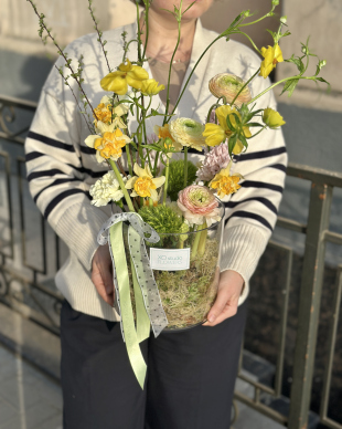 Композиция в вазе "Весеннее солнце"