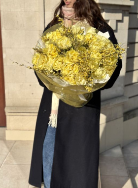 A Bouquet of Flowers for March 8: for whom, why, where