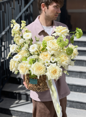 Delightful retro in baskets of flowers