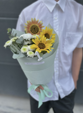 Celebrating Knowledge Day with XOstudio FLOWERS