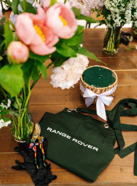 XOstudio FLOWERS a creat o grădină de primăvară în spațiul Land Rover din Chișinău