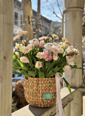 A Bouquet of Flowers for March 8: for whom, why, where