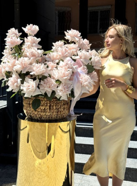 Flowers in Baskets and Boxes: Choosing the Perfect Gift