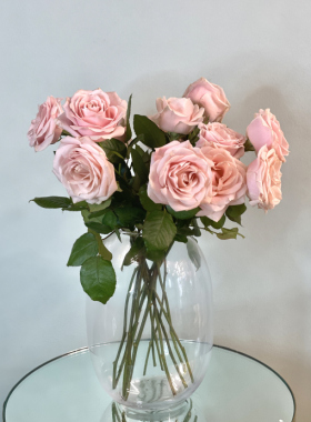 Vases and accessories: the art of complementing