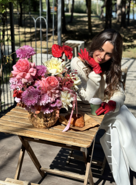 Flowers in Baskets and Boxes: Choosing the Perfect Gift